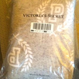 Victoria Secret PINK faux Sherpa blanket Gray NEW in package